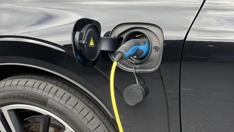Elétricos e Híbridos